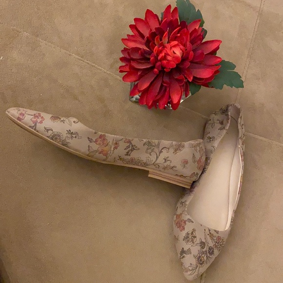 American Rag Flat Leather Floral Shoes - Picture 8 of 10